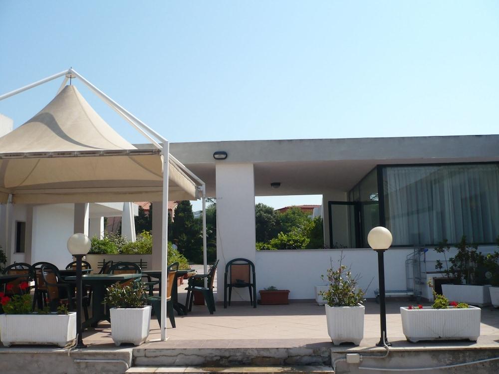 Hotel Ambrosio La Corte Ольбія Екстер'єр фото