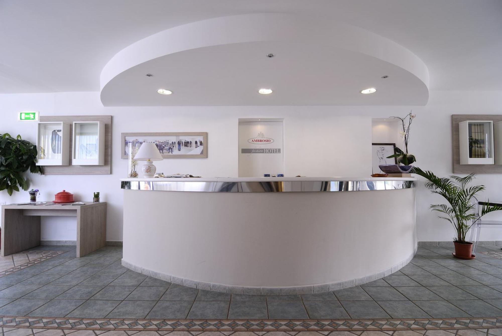 Hotel Ambrosio La Corte Ольбія Екстер'єр фото