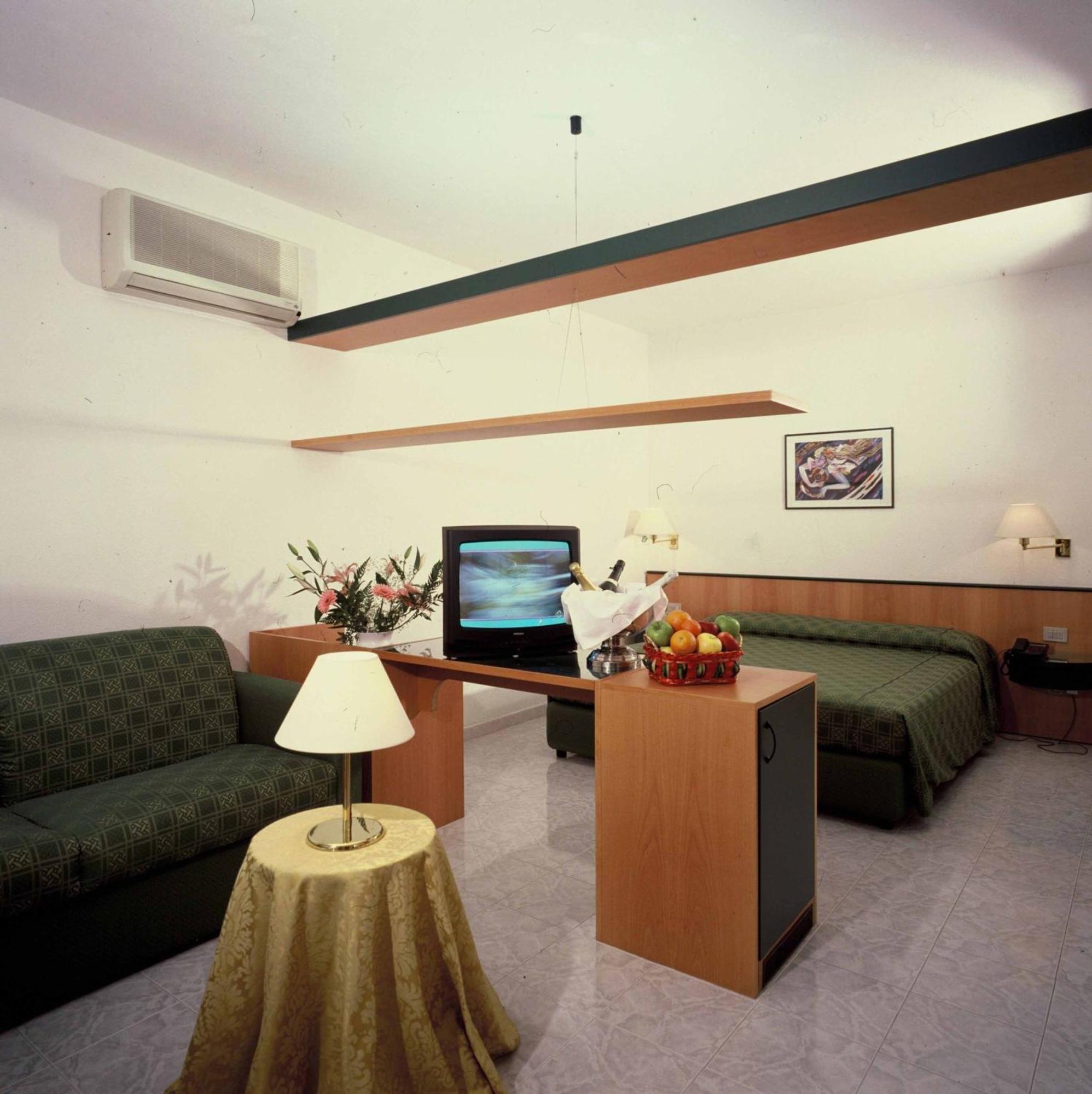 Hotel Ambrosio La Corte Ольбія Екстер'єр фото